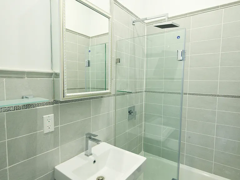 78 Herkimer St #205 — Photo 5