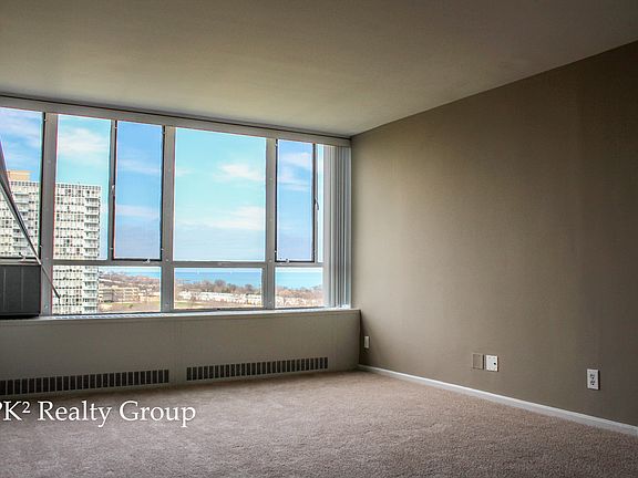 4th image of 555 E 33rd Pl #51107