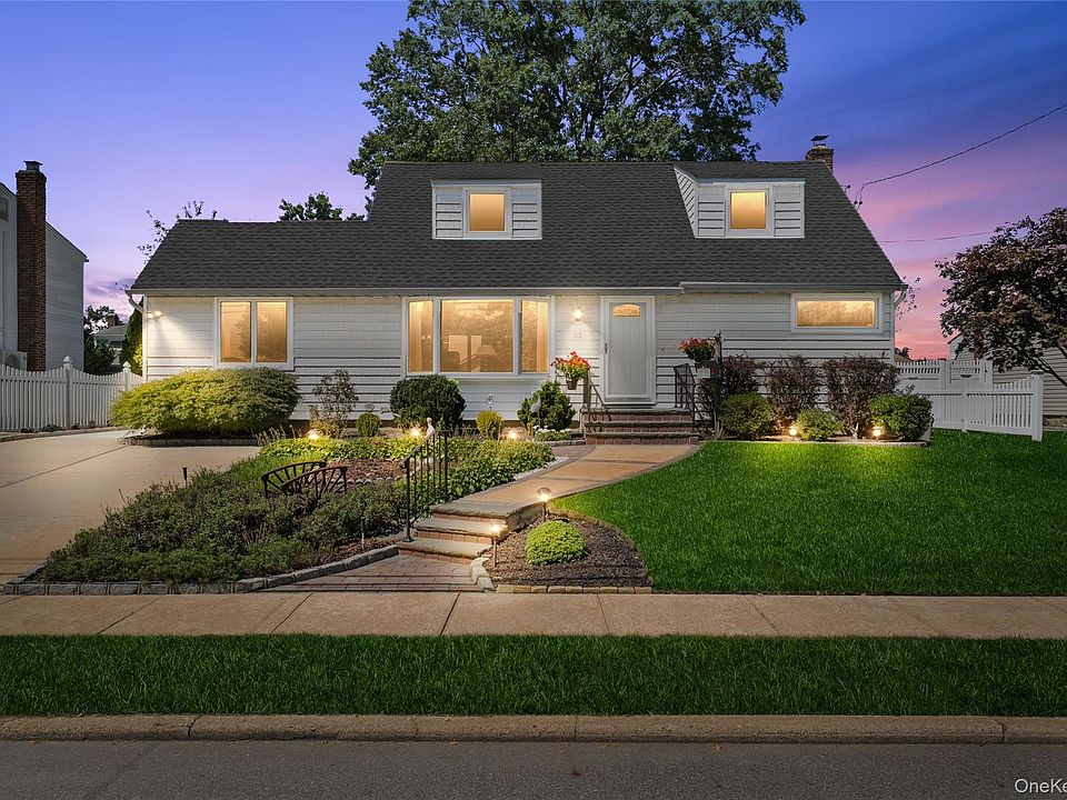 1st image of 52 Westwood Road S