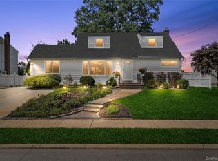 52 Westwood Rd S, Massapequa Park, NY 11762