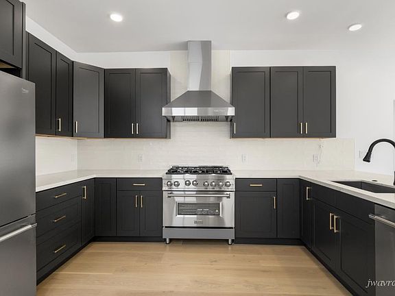 3rd image of 919 Vallejo St #Penthouse
