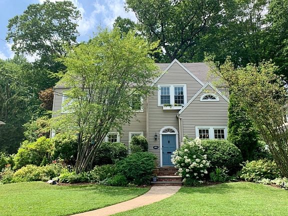 3rd image of 453 Melrose Pl