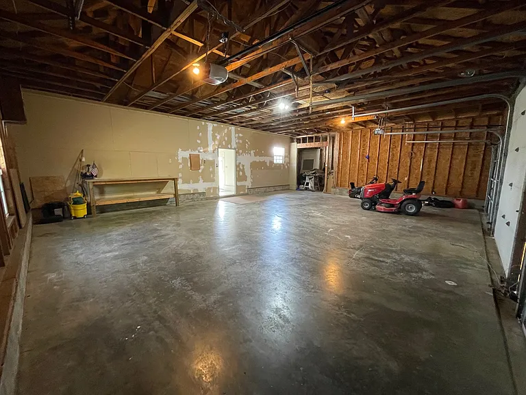 21707 Harrison St — Photo 32