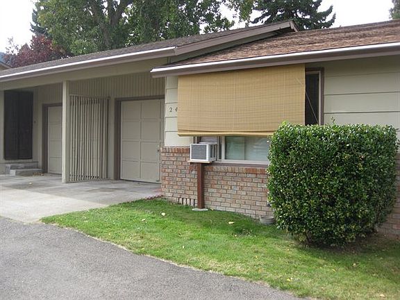 3rd image of 2418 Siskiyou Blvd
