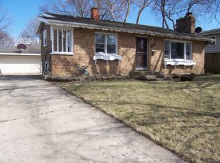 1102 S 11th Ave, St Charles, IL