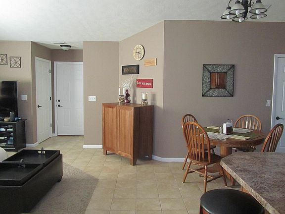 Front Entry_Dining Room