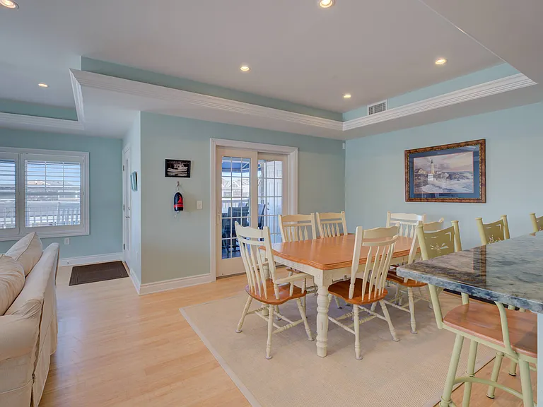124 Bay St #R2 — Photo 17