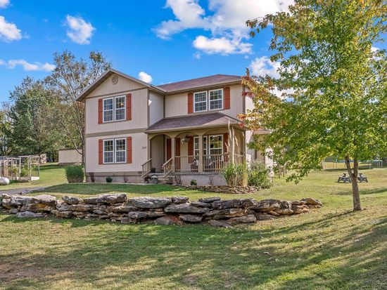 1208 E Lark Street, Ozark, MO 65721