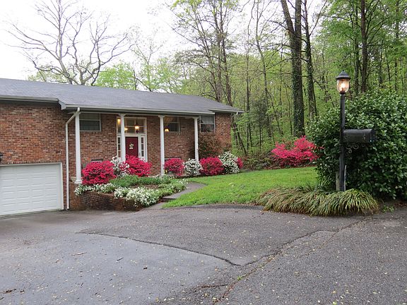 3rd image of 811 Ashwood Ln