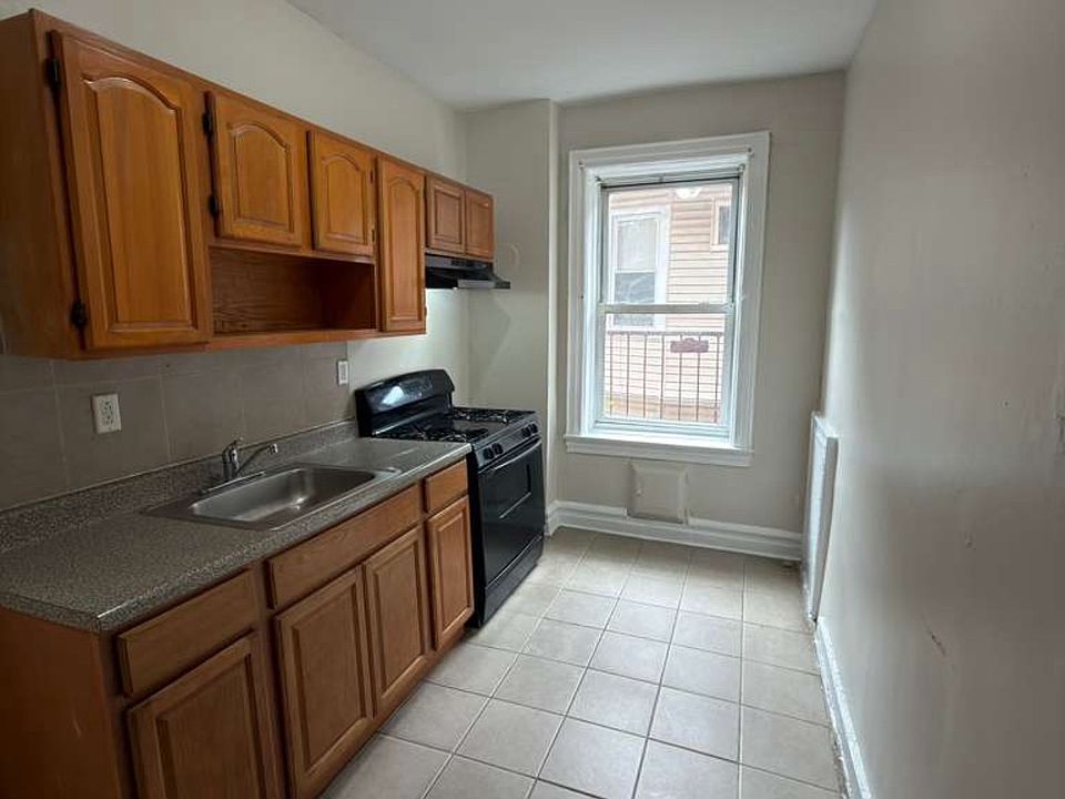 1st image of 324 Park Ave #14