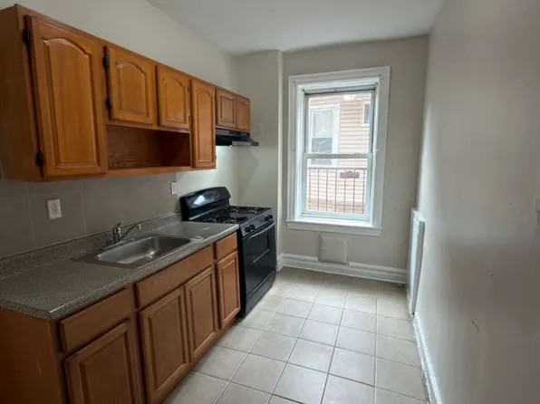 324 Park Ave #14, Newark, NJ 07107