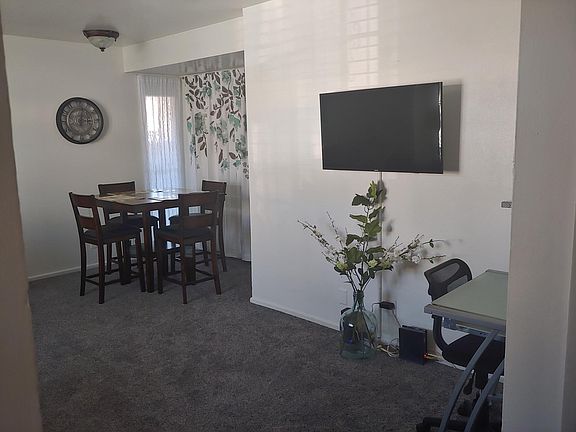 5th image of 10519 S Van Ness Ave APT 1