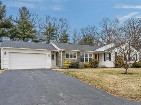 85 Summit Dr, Cranston, RI 02920