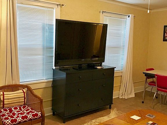 3rd image of 404 N Elm St APT A