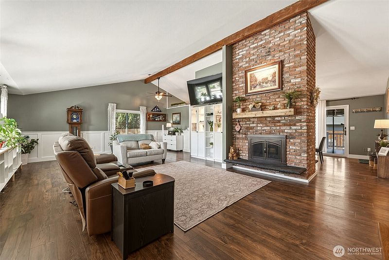 5th image of 353 SE Highland Park Drive