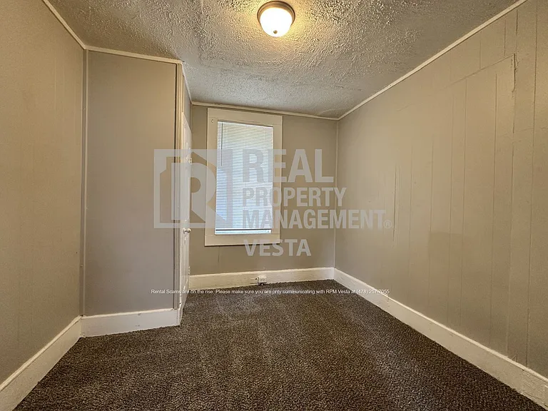 1596 Burton Ave — Photo 5