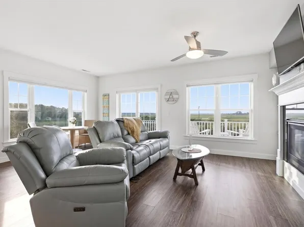 233 Beach Rd #B1, Salisbury, MA 01952