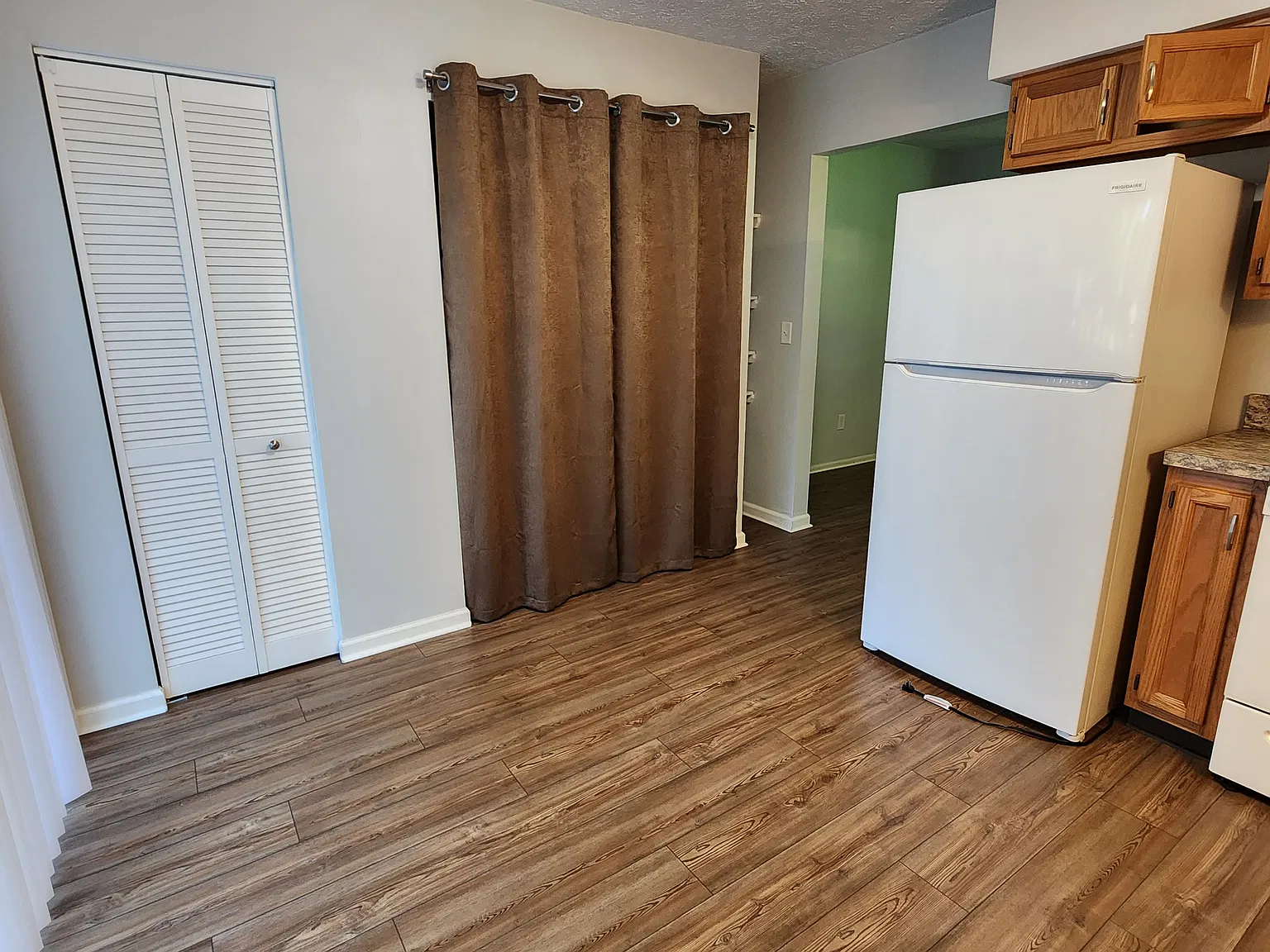 3 bed, 1000 sqft, $1,395 — Photo 4