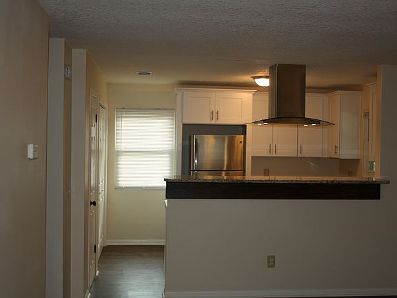 3rd image of 1255 Begonia St