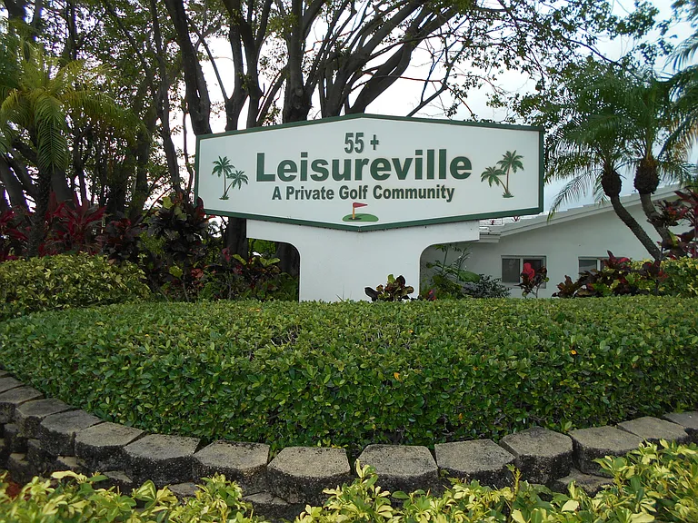 38 Leisure Blvd — Photo 25