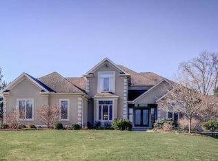 17492 Deepview Dr, Chagrin Falls, OH 44023