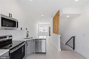 1005 W Orleans St — Photo 5
