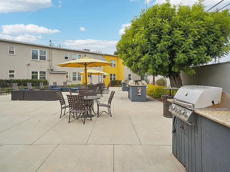 Hollypark Knolls Apartments — Photo 17