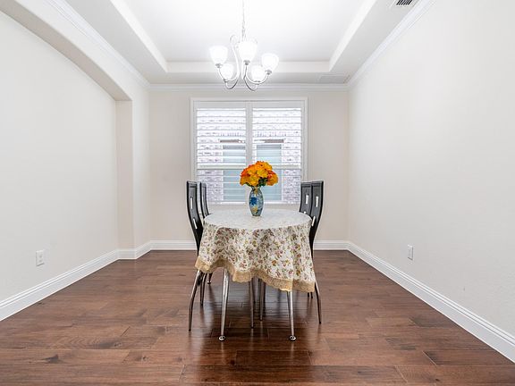 4th image of 905 Mist Flower Dr