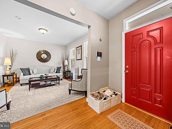 2nd image of 504 Kenyon St NW