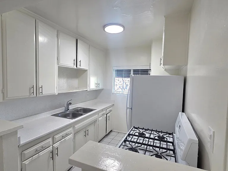863 Center St #A8 — Photo 16