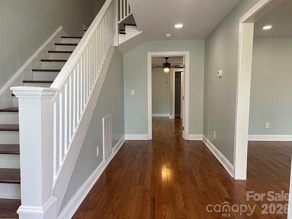 4th image of 200 E White St