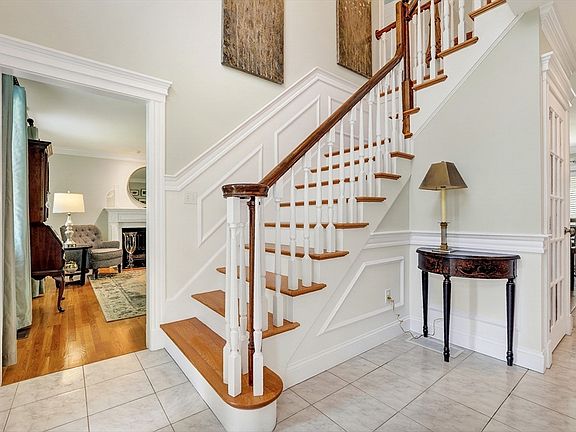 2nd image of 2 Heritage Ln