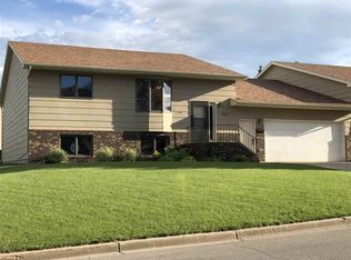 905 28th Ave SW, Minot, ND 58701