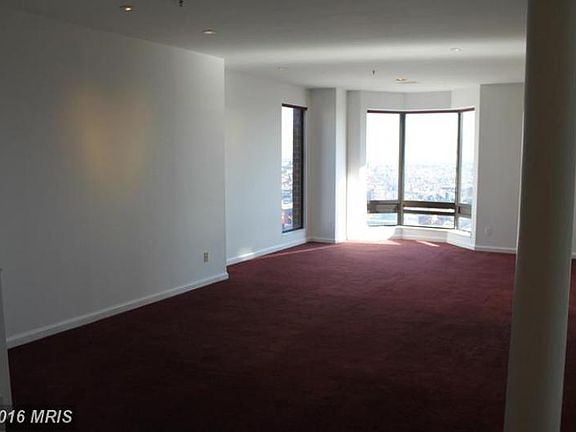 4th image of 10 E Lee St Unit 2501