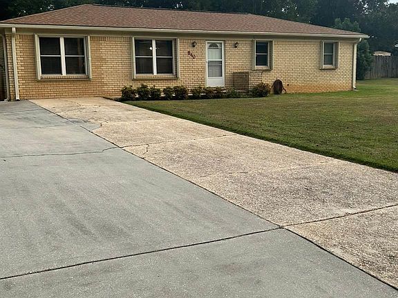 2nd image of 840 El Camino Dr