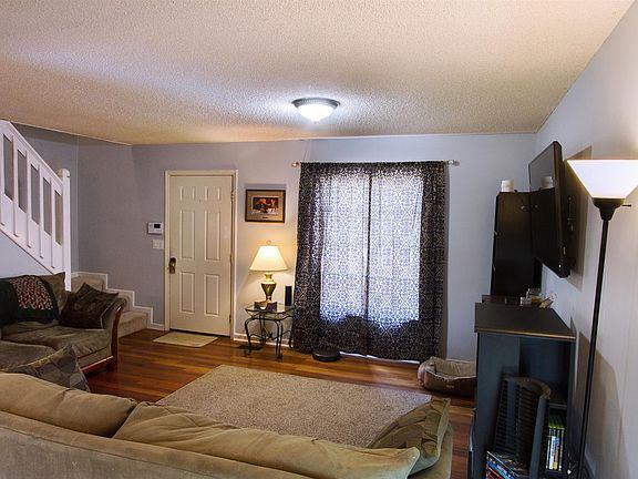3rd image of 328 Sunny Acre Dr