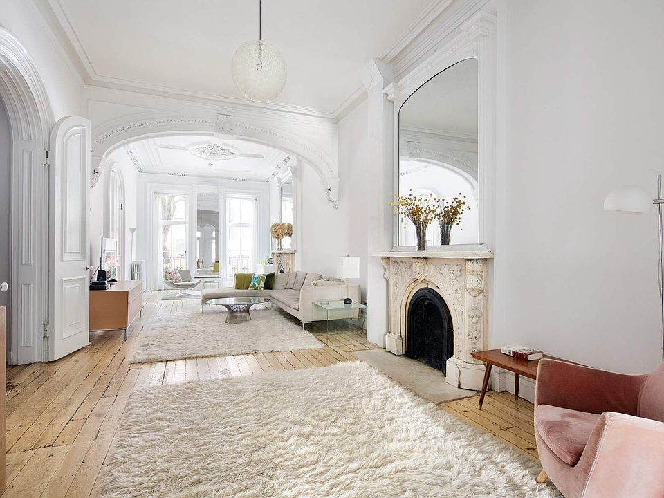 1st image of 425 W 21st St APT 1