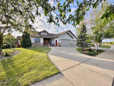 2900 8th St SE, Minot, ND, 58701