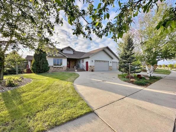 2900 8th St SE, Minot, ND 58701