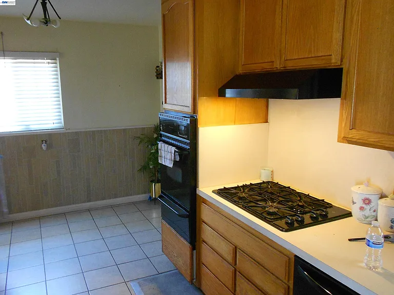 1257 Henderson Ln — Photo 6