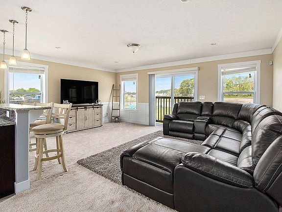 3rd image of 59559 Ravenna Dr