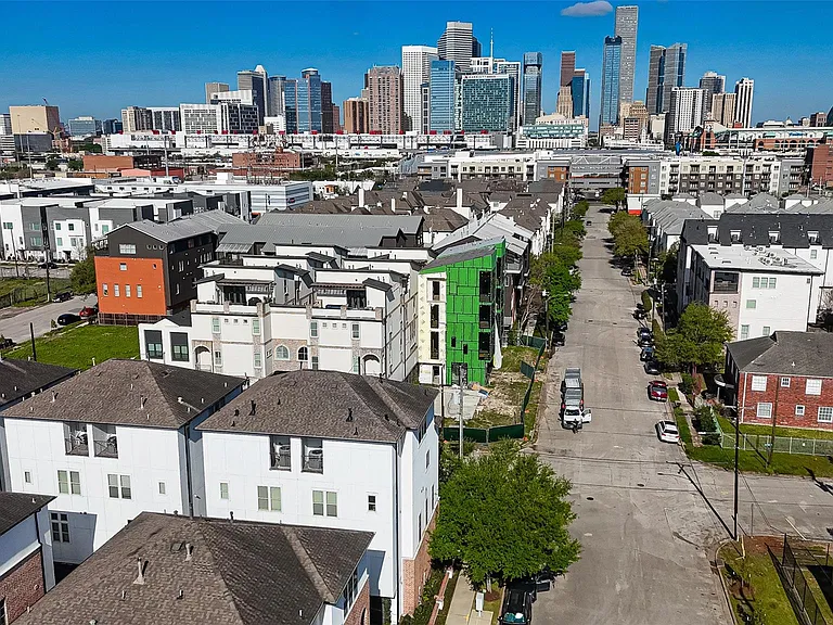 705 Delano St — Photo 43