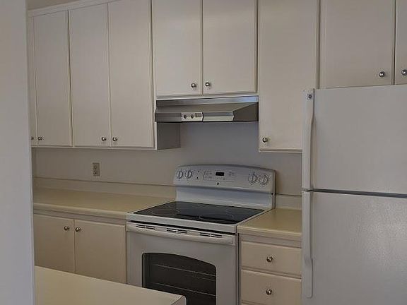 3rd image of 817 N Humboldt St APT 408