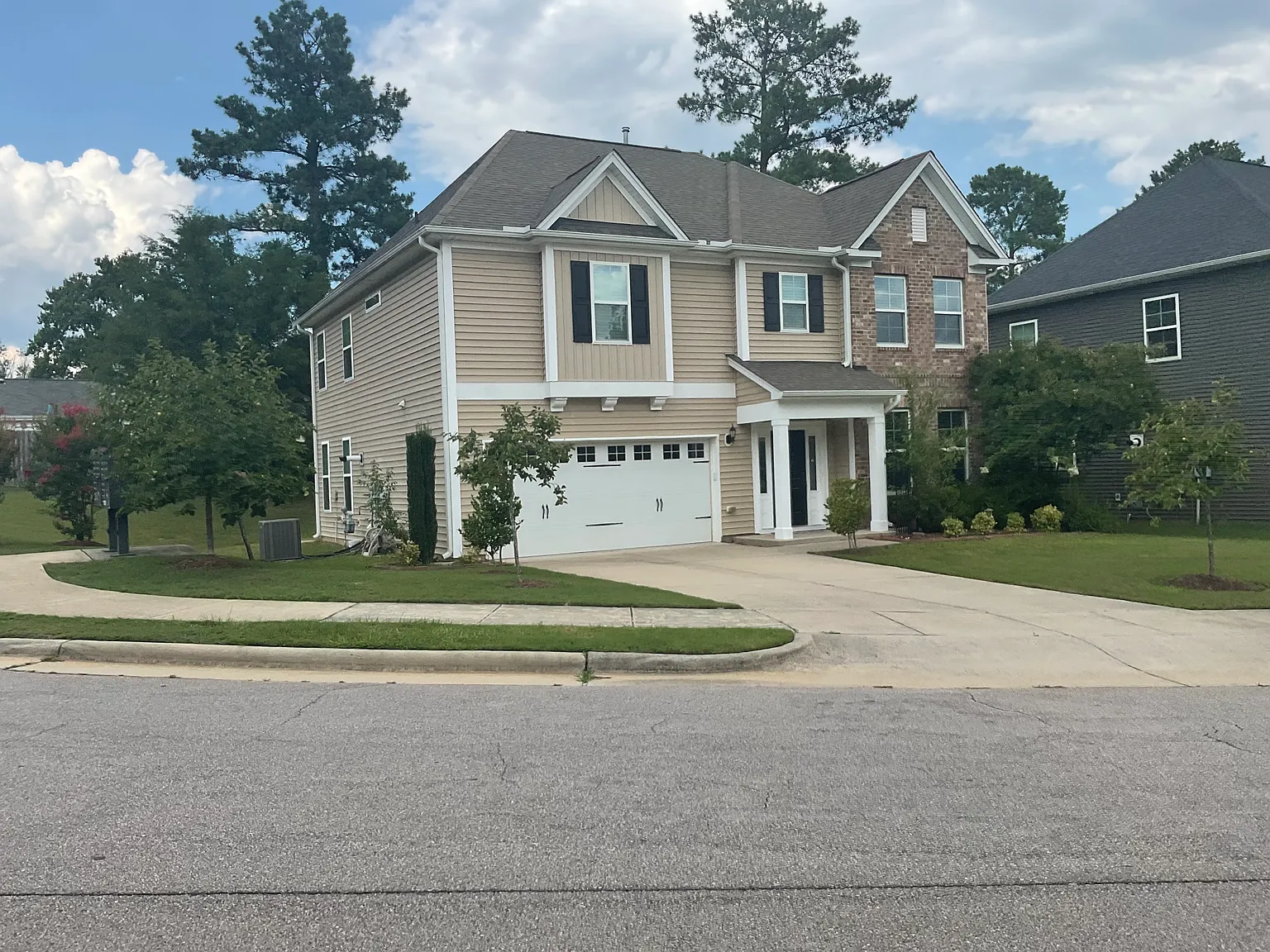 3 bed, 2550 sqft, $2,450 — Photo 3