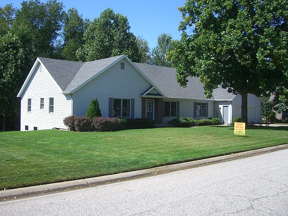 3rd image of 51661 Waterford Ln