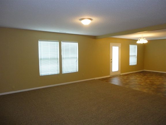 4th image of 635 Eastpointe Dr