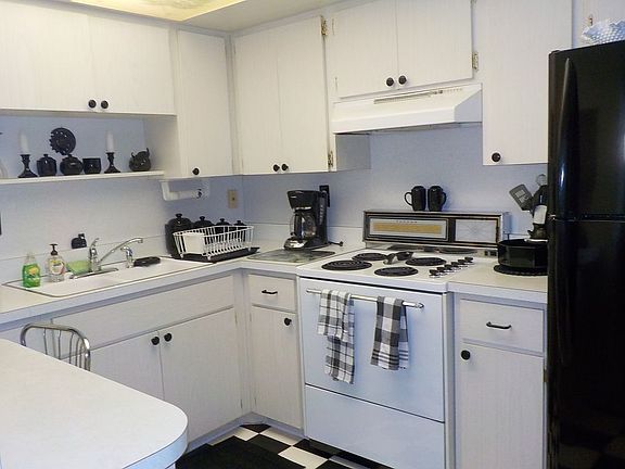 5th image of 236 Harbor Dr S APT 103