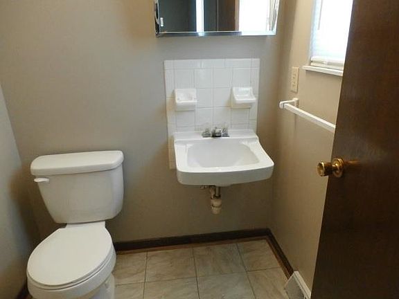 4th image of 2921 Republic Ave