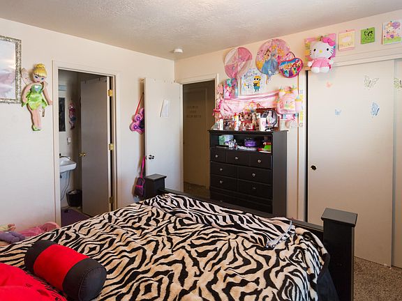 3rd image of 12925 Carrie Pl NE