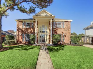 14726 Armitage Ln, Sugar Land, TX 77498